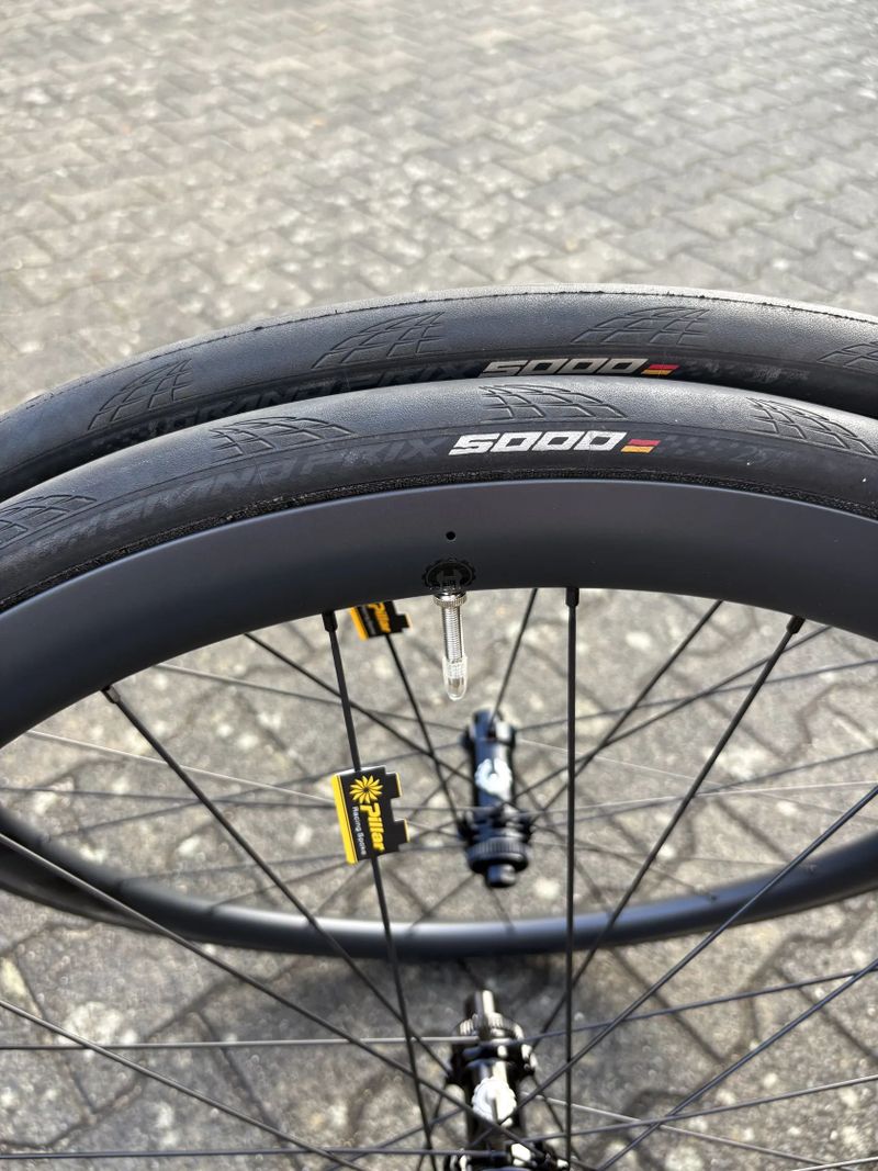 Obutá silniční karbonová kola Elitewheels Disc