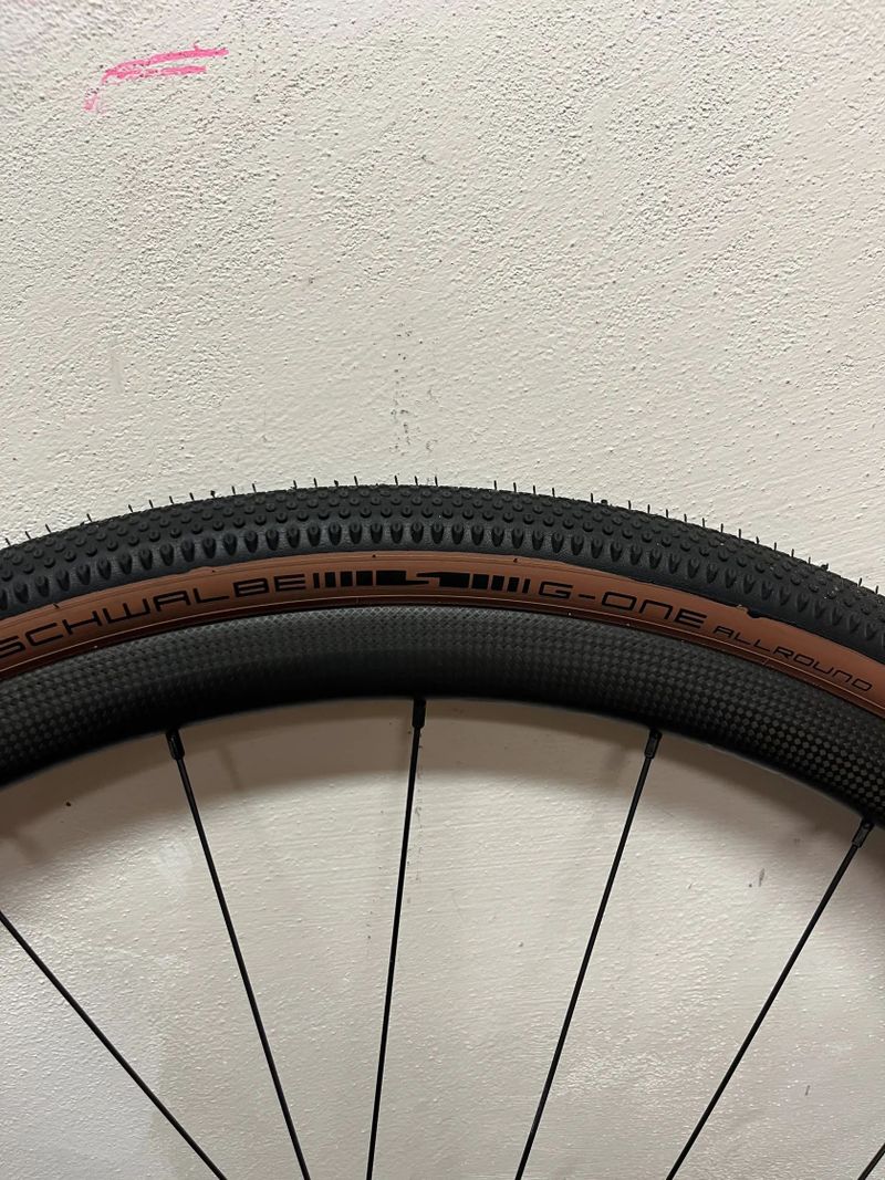 Karbonová gravel kola Spinollo 700×40C – nové pláště + kazeta