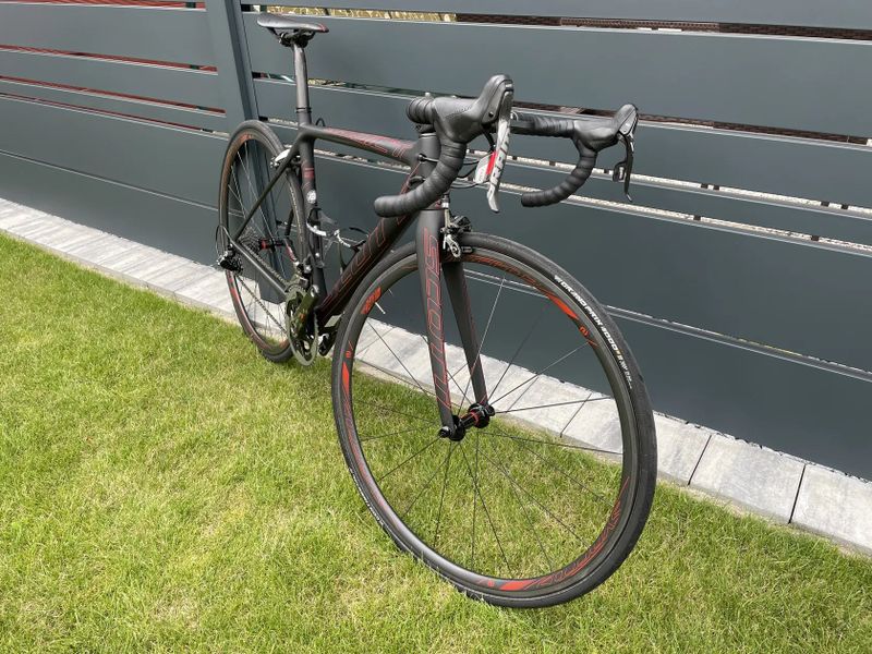 Scott Addict SL + Cyklotrenažér Tacx T2875 NEO 2T SMART