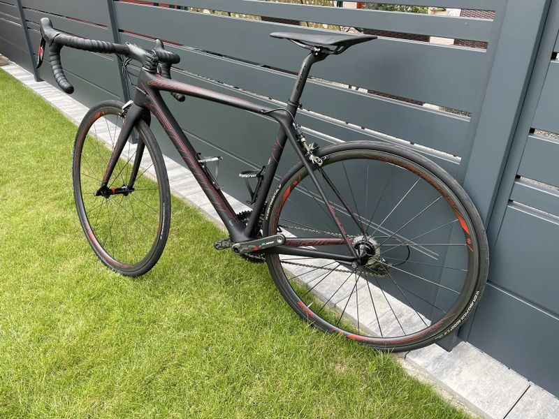 Scott Addict SL + Cyklotrenažér Tacx T2875 NEO 2T SMART