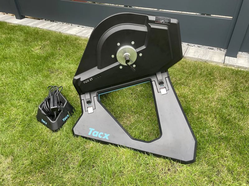 Scott Addict SL + Cyklotrenažér Tacx T2875 NEO 2T SMART