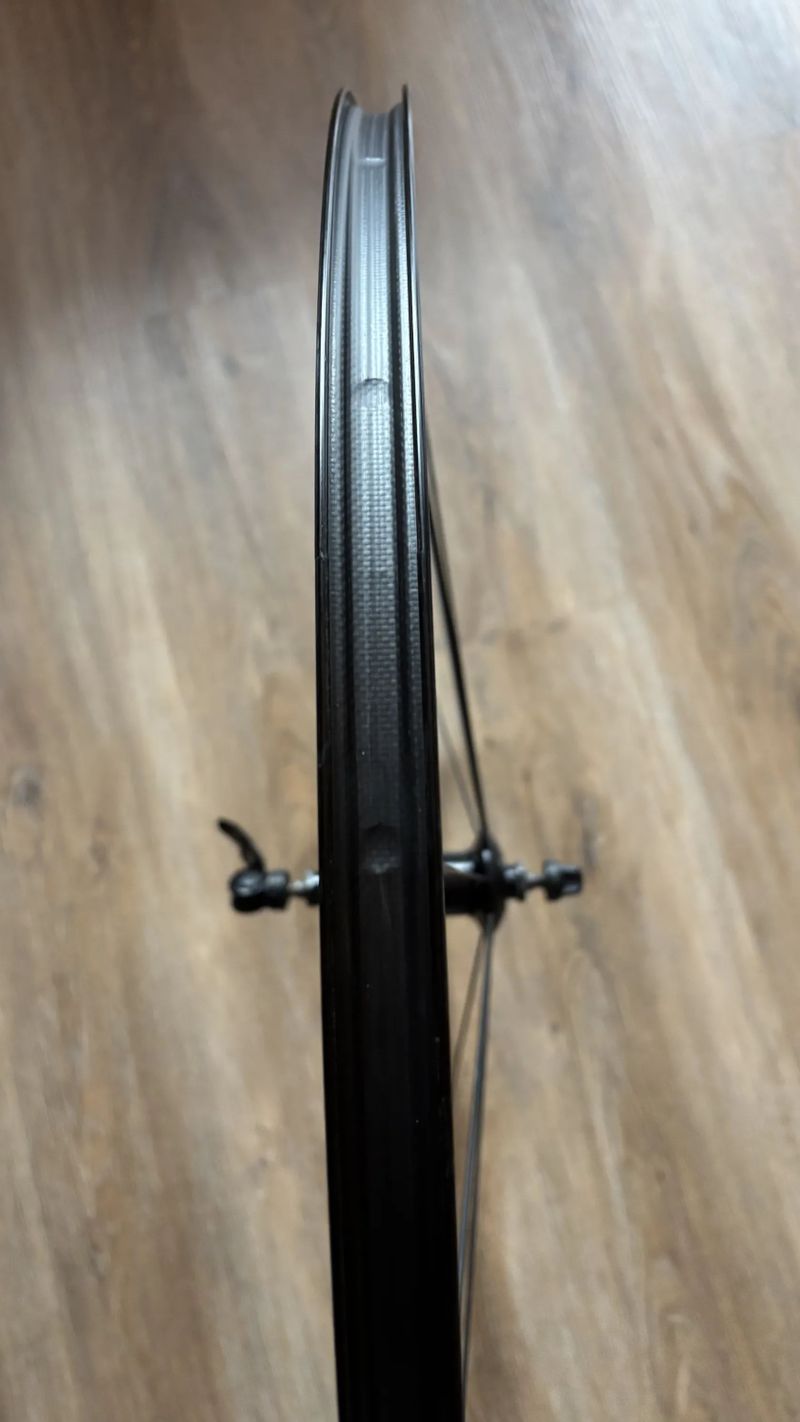 Silniční kola Mavic Aksium 700 - jako nová