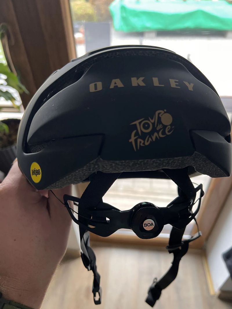 Oakley ARO5 Europe Tour de France Mips