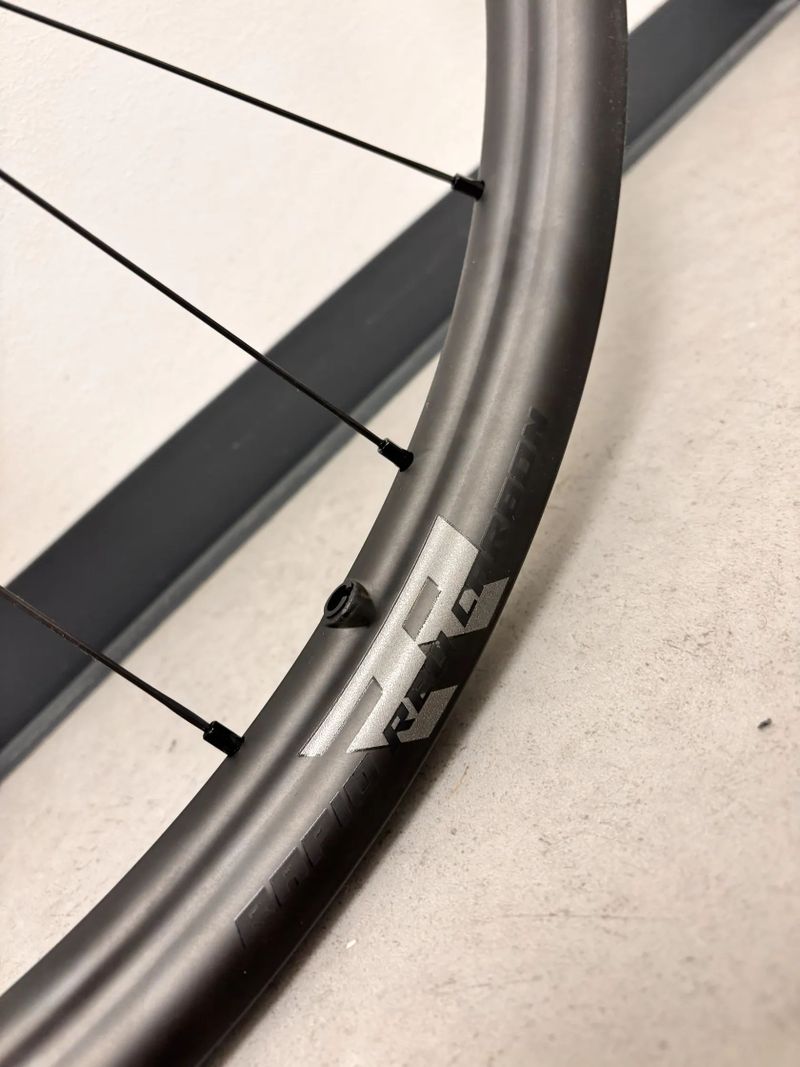 PRODÁM zapletená kola Fulcrum Rapid RED Carbon