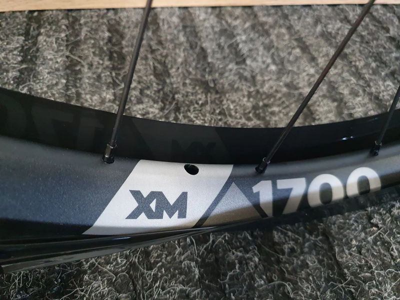 Zapletená kola DT Swiss XM1700 XD