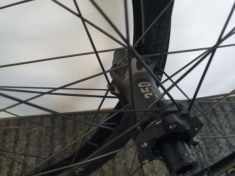Zapletená kola DT Swiss XM1700 XD