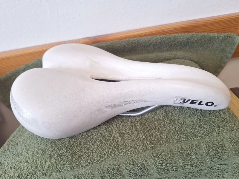 Pohodlné sportovní pánské sedlo VELO wide.