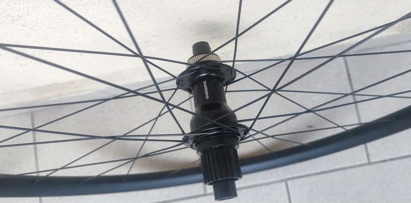 Nová zapletená 29" kola Stan's NoTubes, Shimano