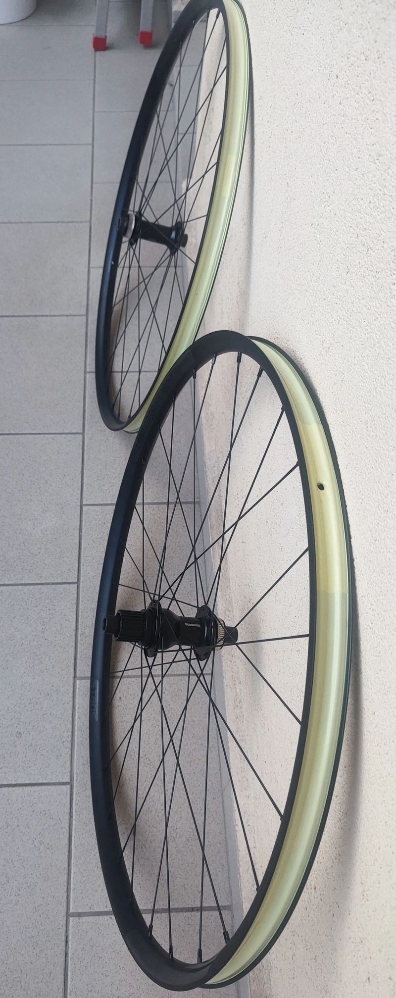Nová zapletená 29" kola Stan's NoTubes, Shimano