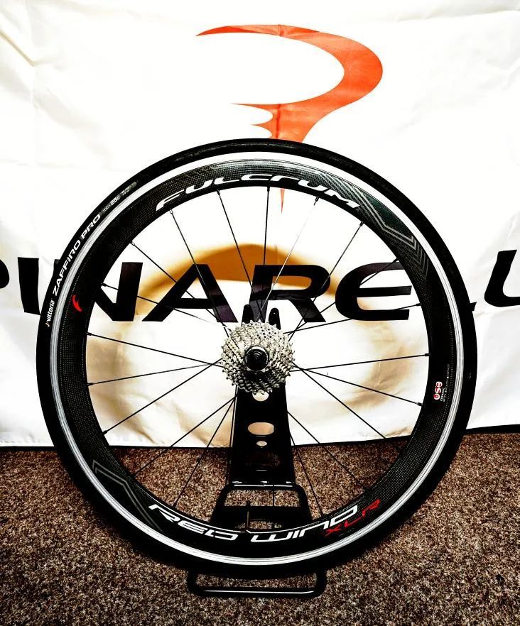 Prodám zapletená karbonová kola Fulcrum WIND XLR 50mm