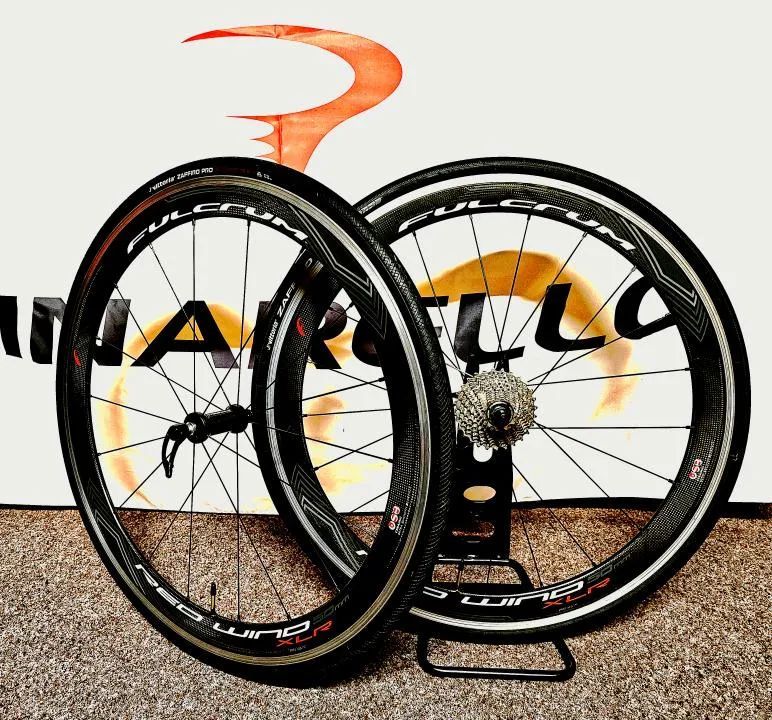 Prodám zapletená karbonová kola Fulcrum WIND XLR 50mm