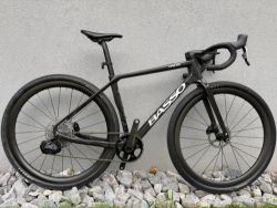 UPGRADE: BASSO PALTA 2, custom lak: RAW CARBON, SRAM RED XPLR!!! převody: 42 x 9-45