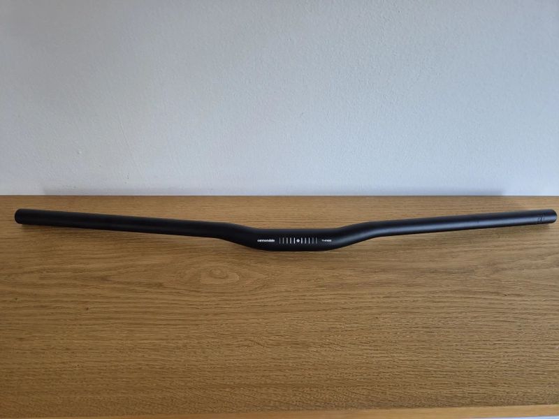 Cannondale 3 Riser Alloy – šířka 780 mm, rise 15 mm, 8° backsweep, 4° upsweep