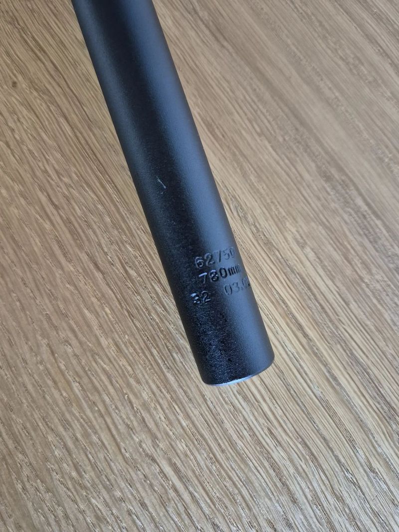 Cannondale 3 Riser Alloy – šířka 780 mm, rise 15 mm, 8° backsweep, 4° upsweep