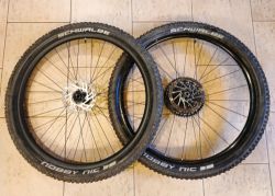 Pár kol 29" s boost náboji na pevnou osu