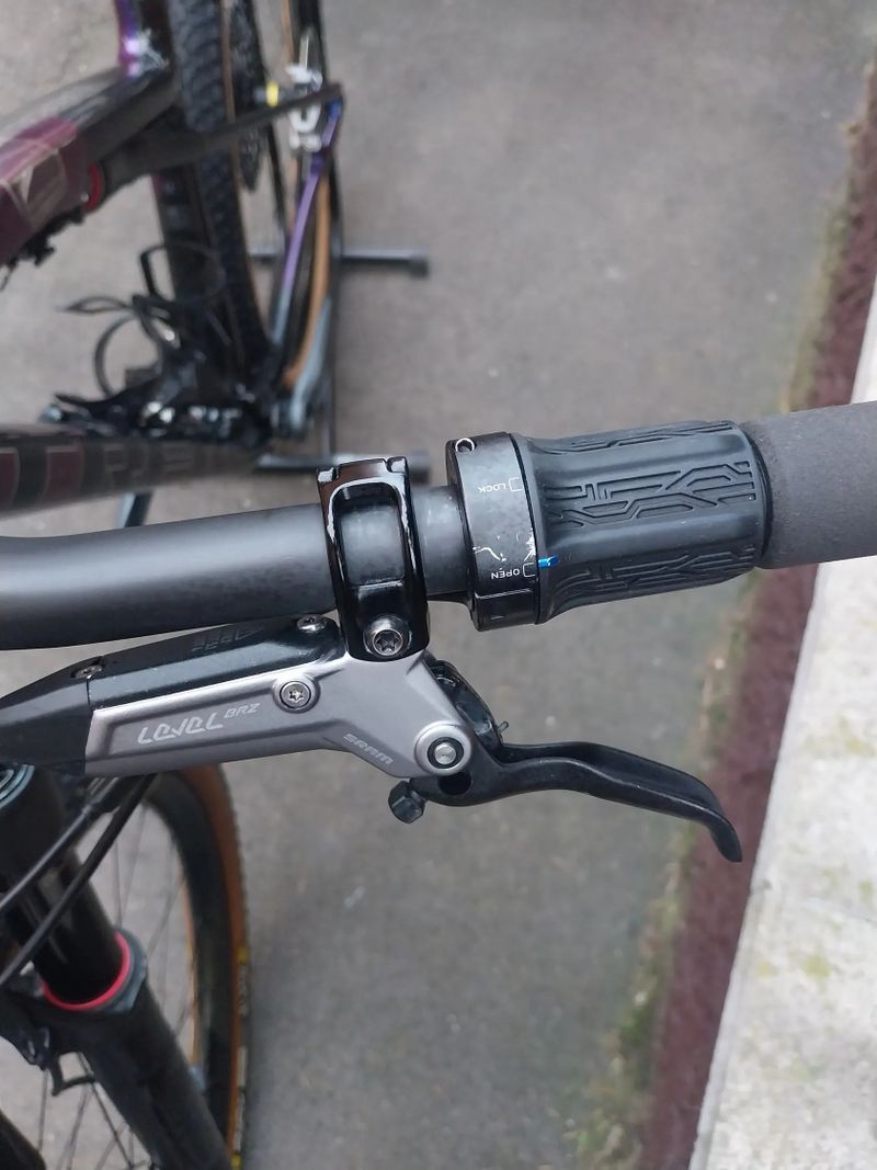 Trek Supercaliber 9.7 AXS GX T-type , karbonová kola Mavic Crossmax elite , model 2025, v záruce 
