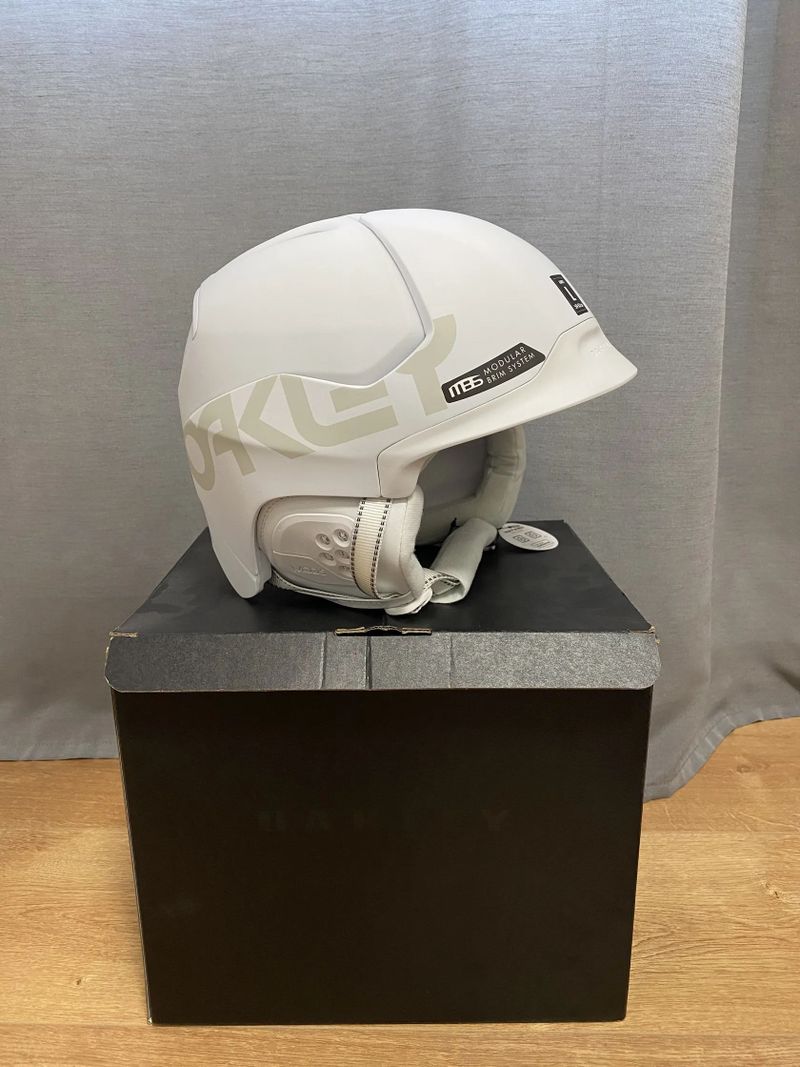  Lyžařská helma Oakley MOD5 Factory Pilot - mate white, velikost L (59-63cm) - nová
