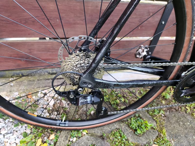 Gravel karbon kolo Shimano 105, 2x12