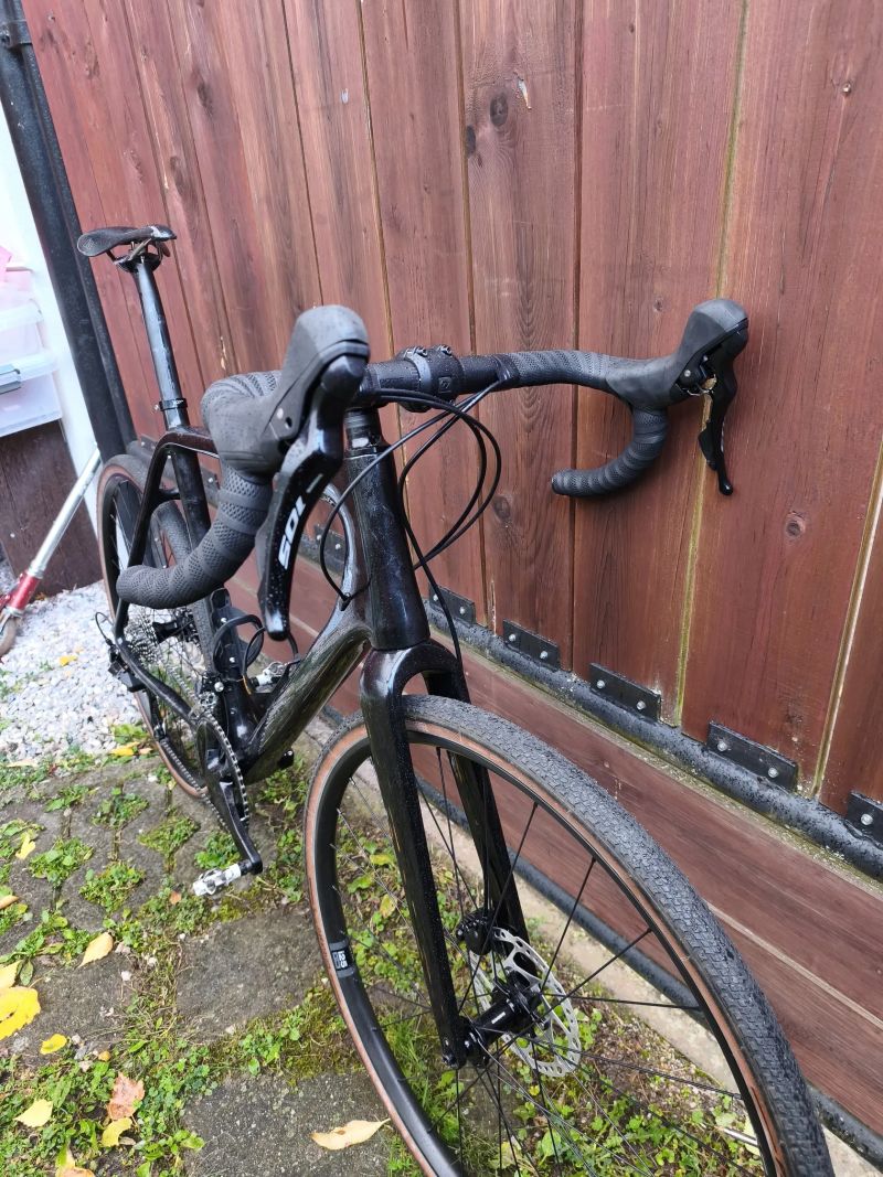 Gravel karbon kolo Shimano 105, 2x12