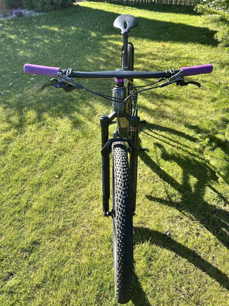 Stavěné lehké závodní karbonové XC kolo