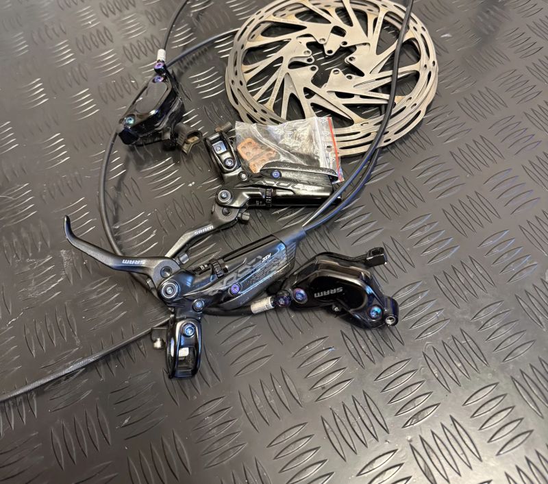 Sram code RSC titan šrouby + kotouče