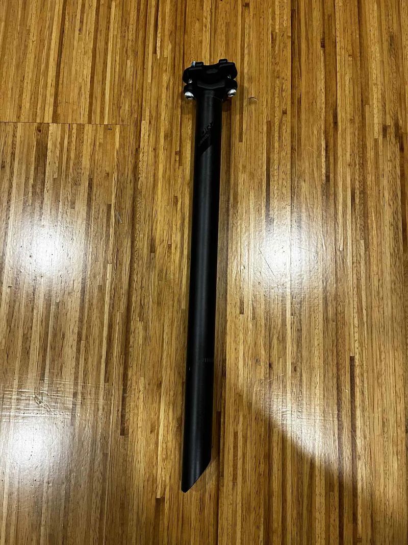 Forza karbonová sedlovka 4ZA Cirrus 7DE 27,2x400 mm