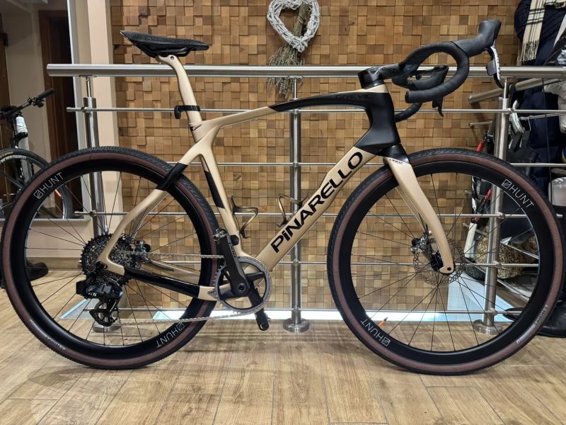 TOP gravel Pinarello Grevil - SRAM RED XPLR AXS 1 x 12 - 8,4 kg