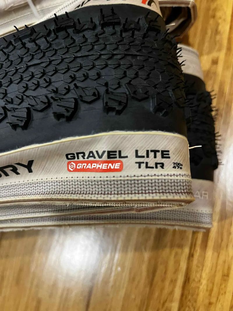 Gravel pláště Vittoria Terreno Dry TLR - 47mm 2kusy 