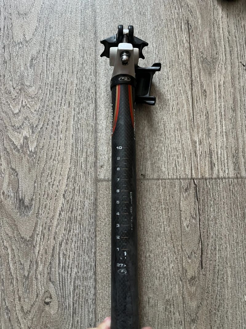 sedlovna PZ Racing Pazzaz Carbon 27.2mm, 300mm, 233g