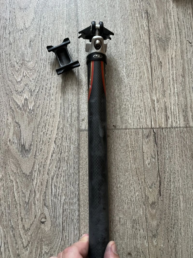 sedlovna PZ Racing Pazzaz Carbon 27.2mm, 300mm, 233g