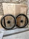 Kompletní Zapletená kola ZIPP 303s 2025