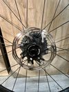 Kompletní Zapletená kola ZIPP 303s 2025