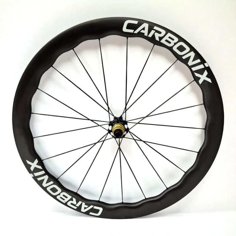 Lehká silniční karbonová kola Carbonix Undulating s karbonovými dráty (1295g) a keramickými ložisky!