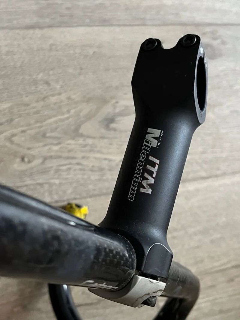 řídítka a představec ITM Millennium Carbon 40cm, 100mm