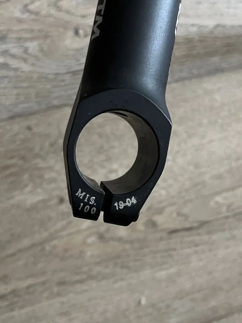 řídítka a představec ITM Millennium Carbon 40cm, 100mm