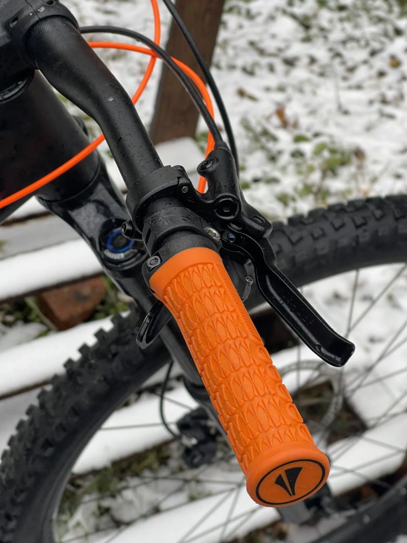 Specialized Stumpjumper, velikost S2=S, s Lyrikem 160mm, 4 pistek vpredu