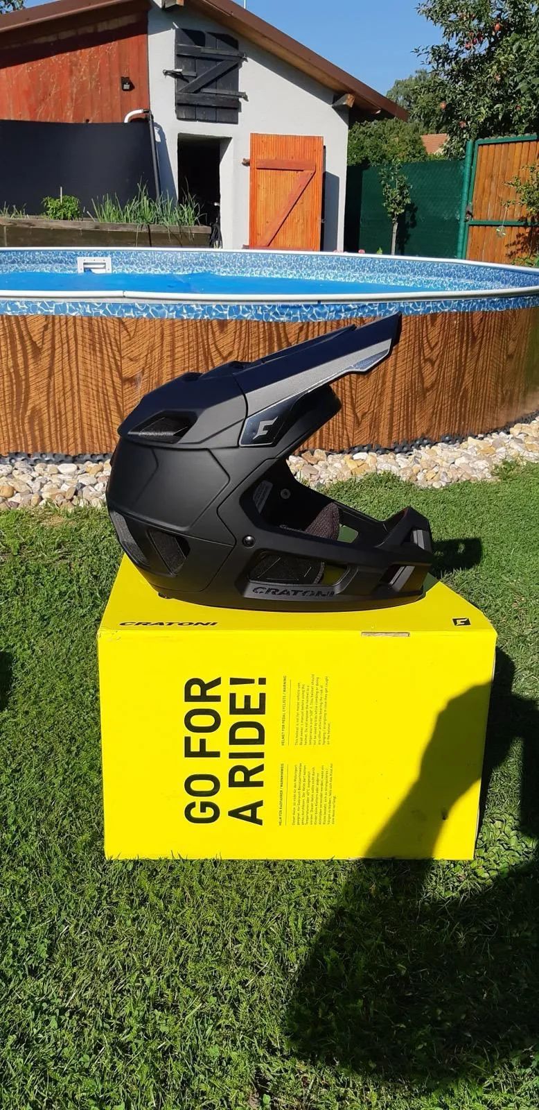 Prodám helmu na enduro..