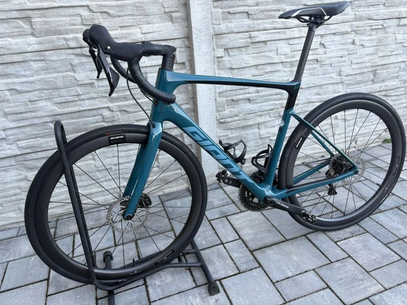 Giant Defy advanced 2 disc karbonová kola scope