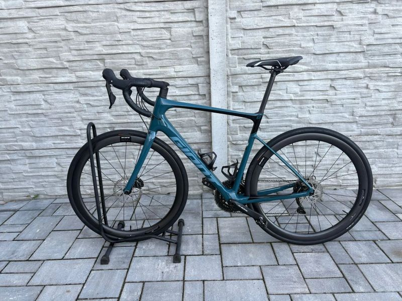 Giant Defy advanced 2 disc karbonová kola scope