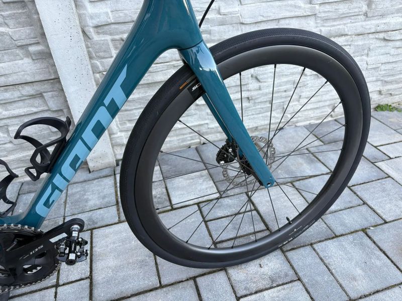 Giant Defy advanced 2 disc karbonová kola scope