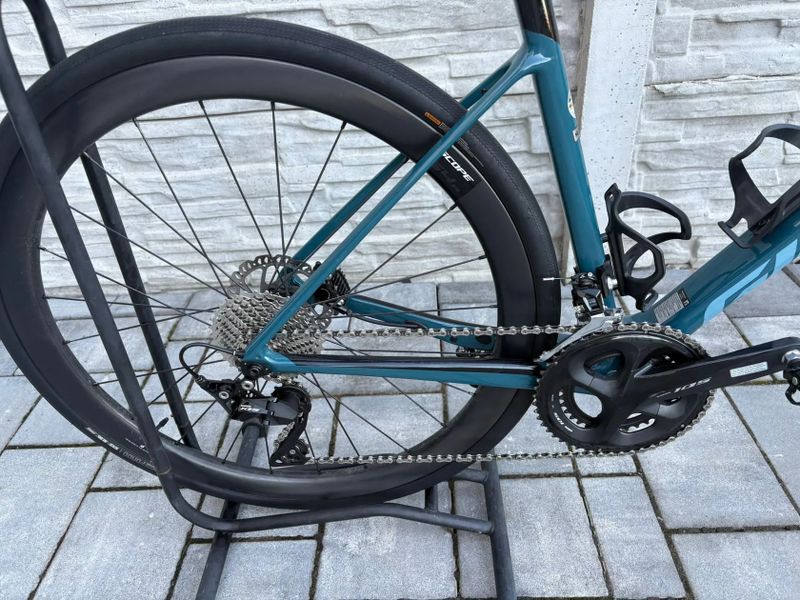 Giant Defy advanced 2 disc karbonová kola scope