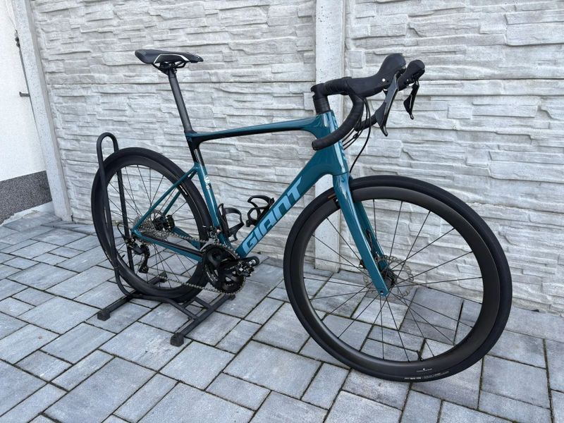 Giant Defy advanced 2 disc karbonová kola scope