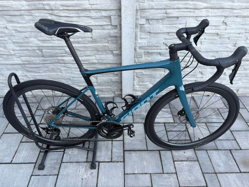 Giant Defy advanced 2 disc karbonová kola scope