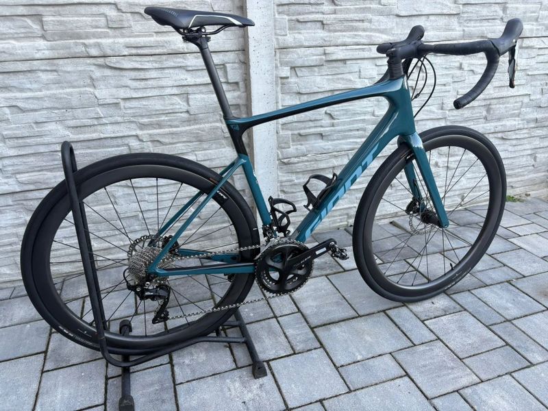 Giant Defy advanced 2 disc karbonová kola scope