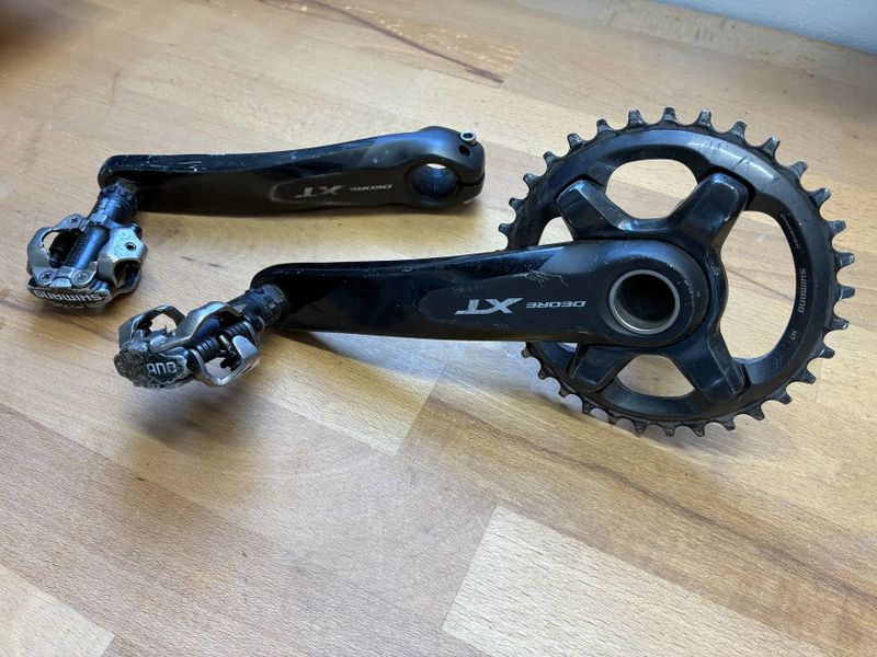 Kliky Shimano XT s převodníkem a SPD pedaly