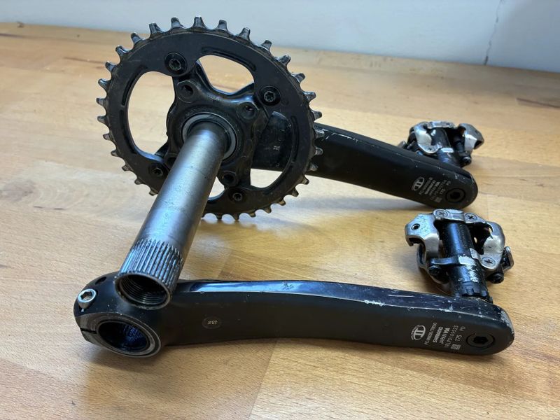 Kliky Shimano XT s převodníkem a SPD pedaly