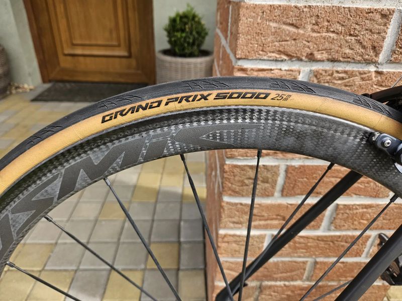 Canyon Ultimate CF SLX top model
