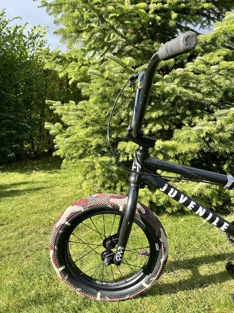 Dětské freestyle BMX kolo - CULT Juvenile 16" 2022 - Black