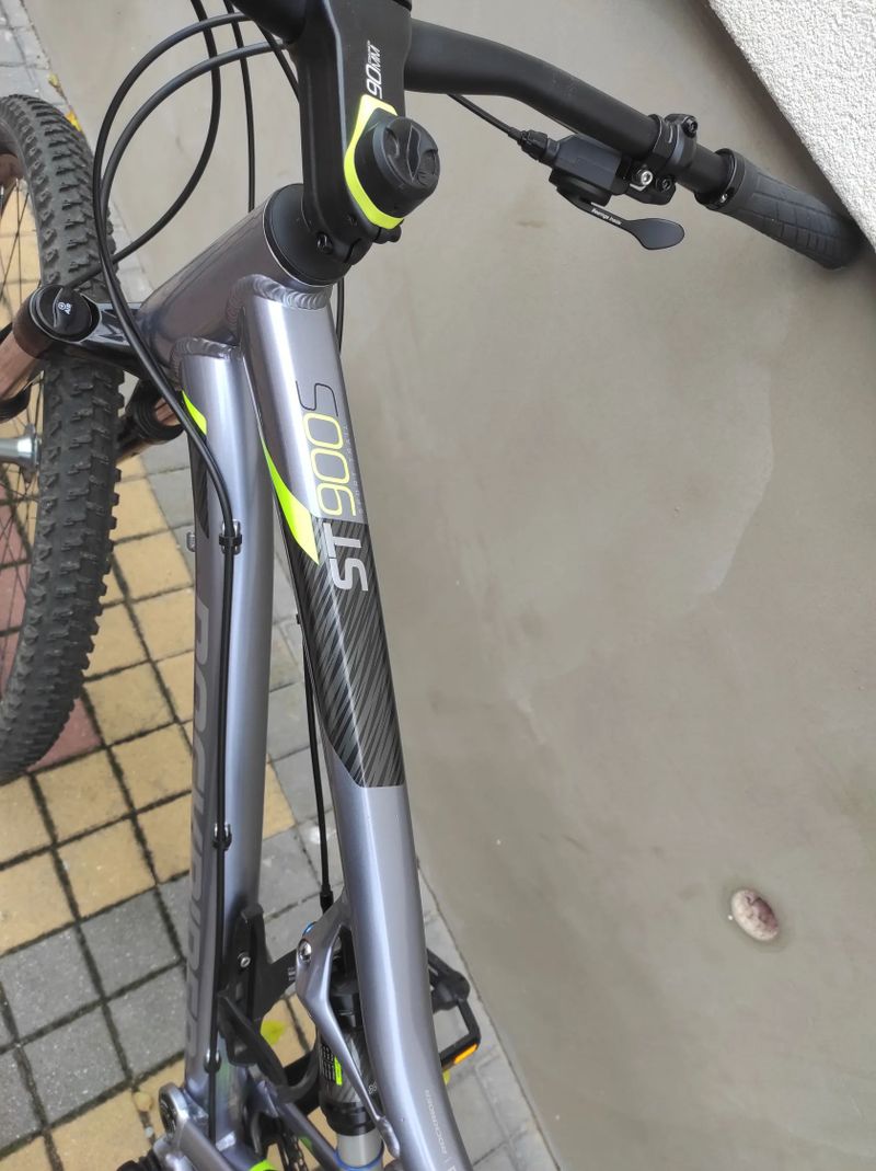 Rockrider ST900 S celoodpružené horské kolo v záruce