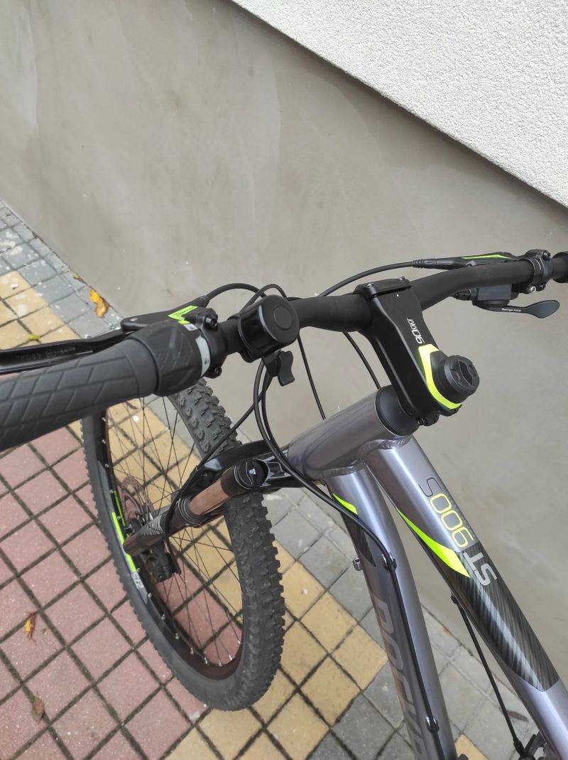 Rockrider ST900 S celoodpružené horské kolo v záruce